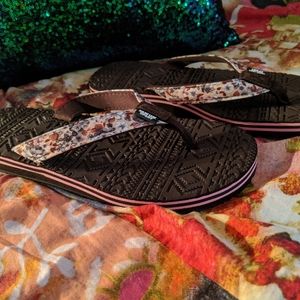 Muk Luks Emma Sporty Flip flops